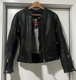 A Cortech Tourmaster black leather motorcycle jacket 100% genuine leather 100% polyester lining 100% polyester insulation Made in Pakistan