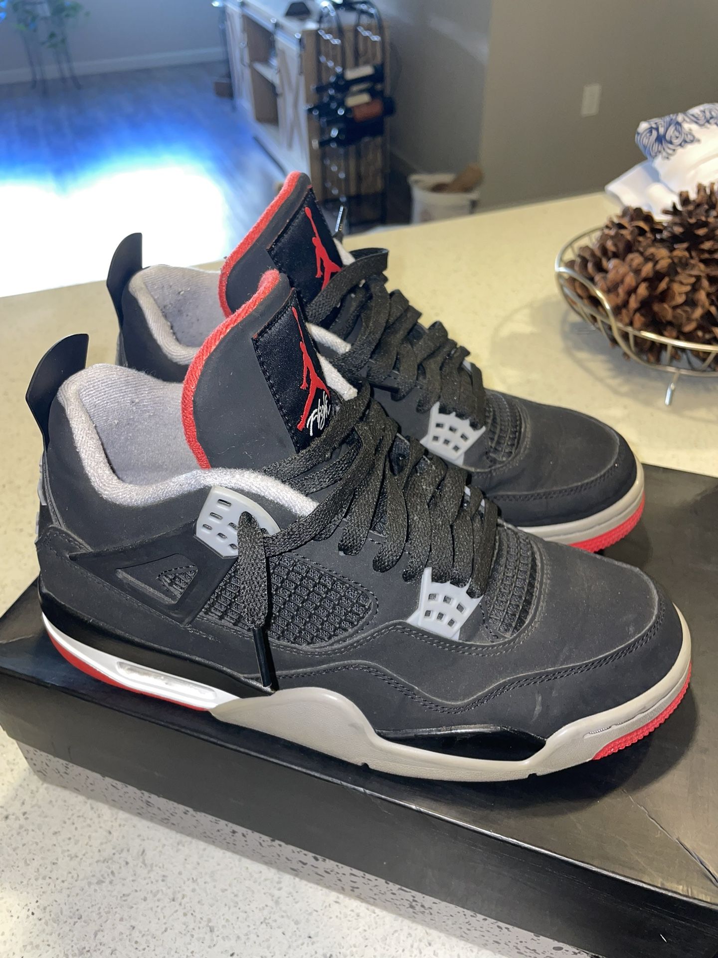Air Jordan Retro 4 “Bred”