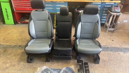 2022 Ford F150 front seats with Jump Seat