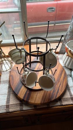 Wood Base Metal Mug Rack