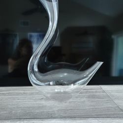 Beautiful Swan look glass Wine Decanter 