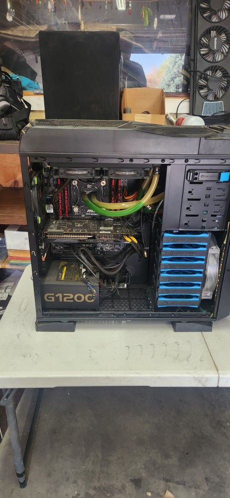 Computer Case W Power Supply