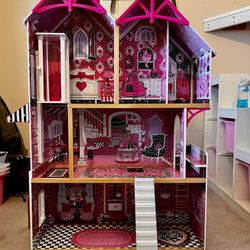 Large Doll House