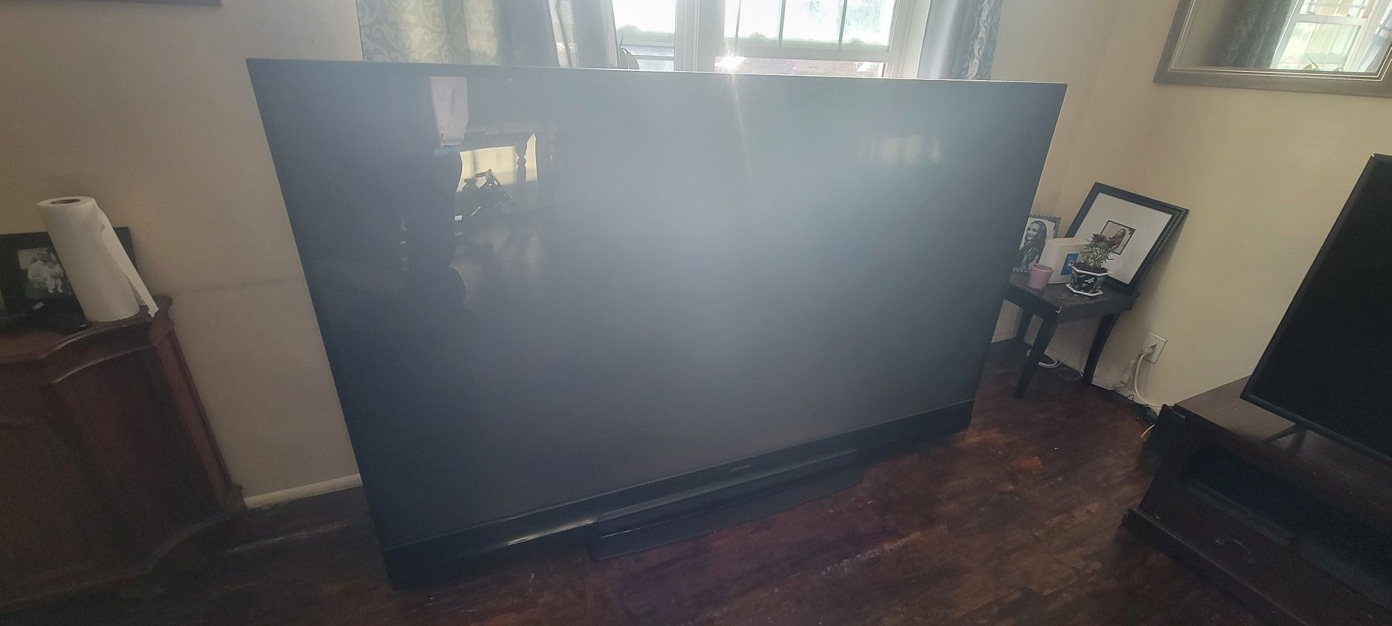 98 Inch Mitsubishi Tv