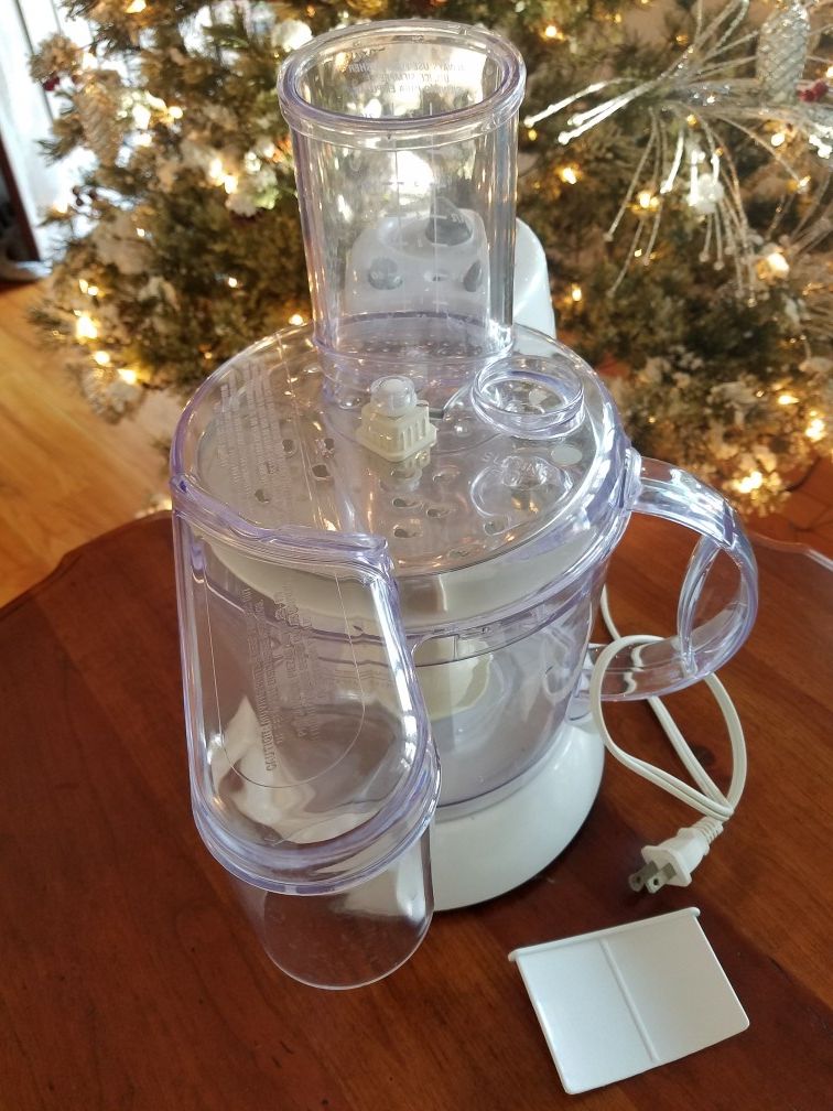GE 4 Speed Food Processor. Very clean and in perfect working condition.