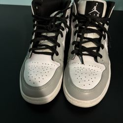 Nike Air Sneakers 4.5 Boys And Woman’s Size 6 