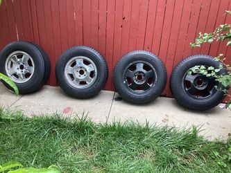 Like New Set of 4 Goodyear Tires with rims 215/75/R15 Local Pickup Chicago Illinois