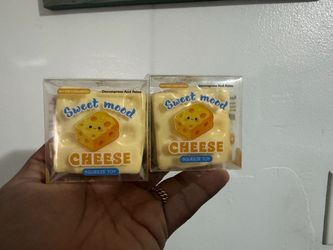 Crunchy cheese squishy