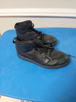 Boys Nike Tennis Shoes Sz 3y 