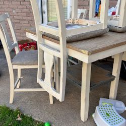 Four Chair Wooden Square Table / Mesa De Madera 