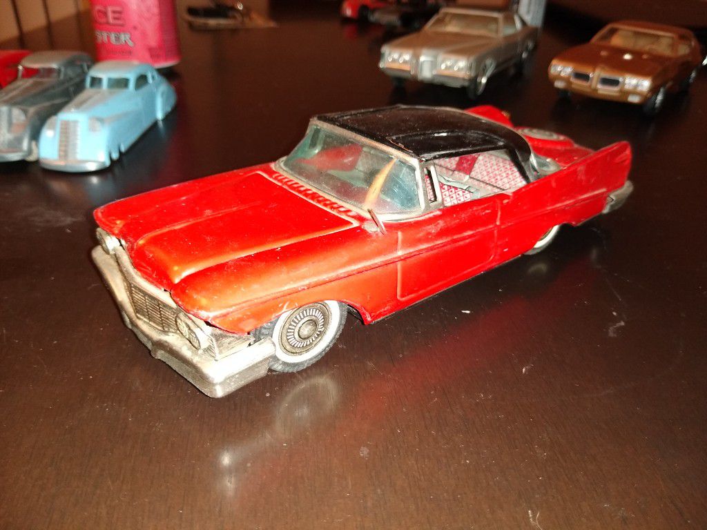 Tin toy car collectible