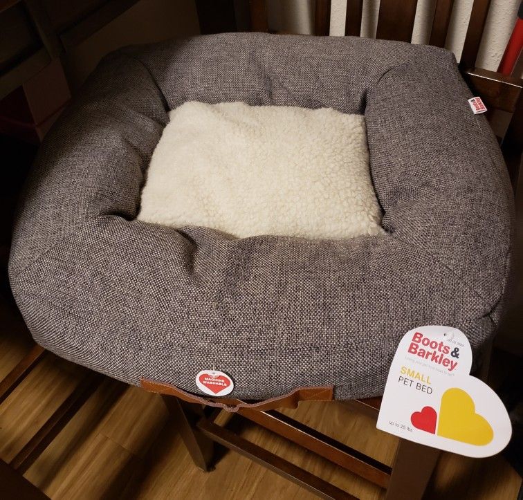 New!! Small Puppy Bed... $20