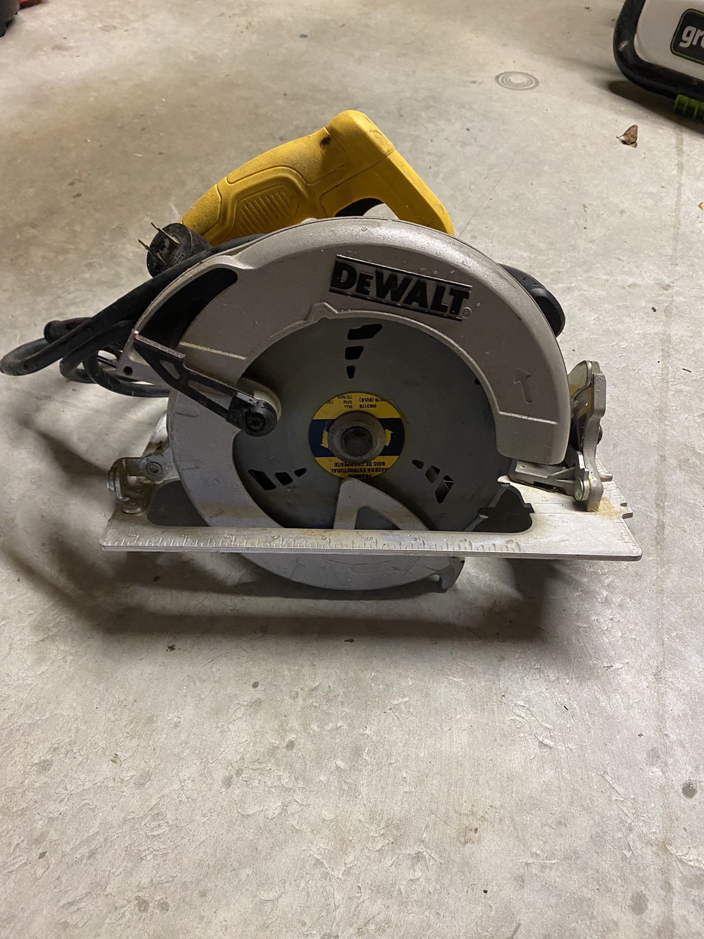 Dewalt Saw