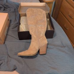 Bronco Style Almond Size 8.5