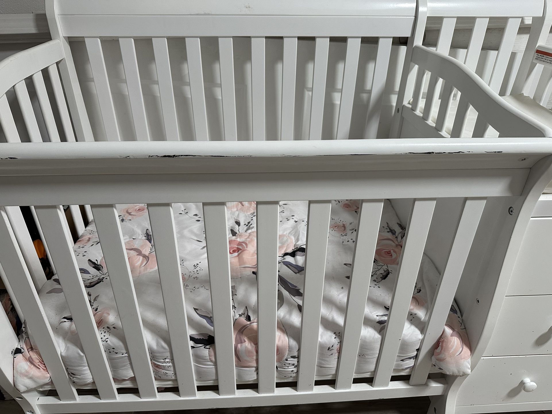 Mini Crib With Changing Table And Drawers 