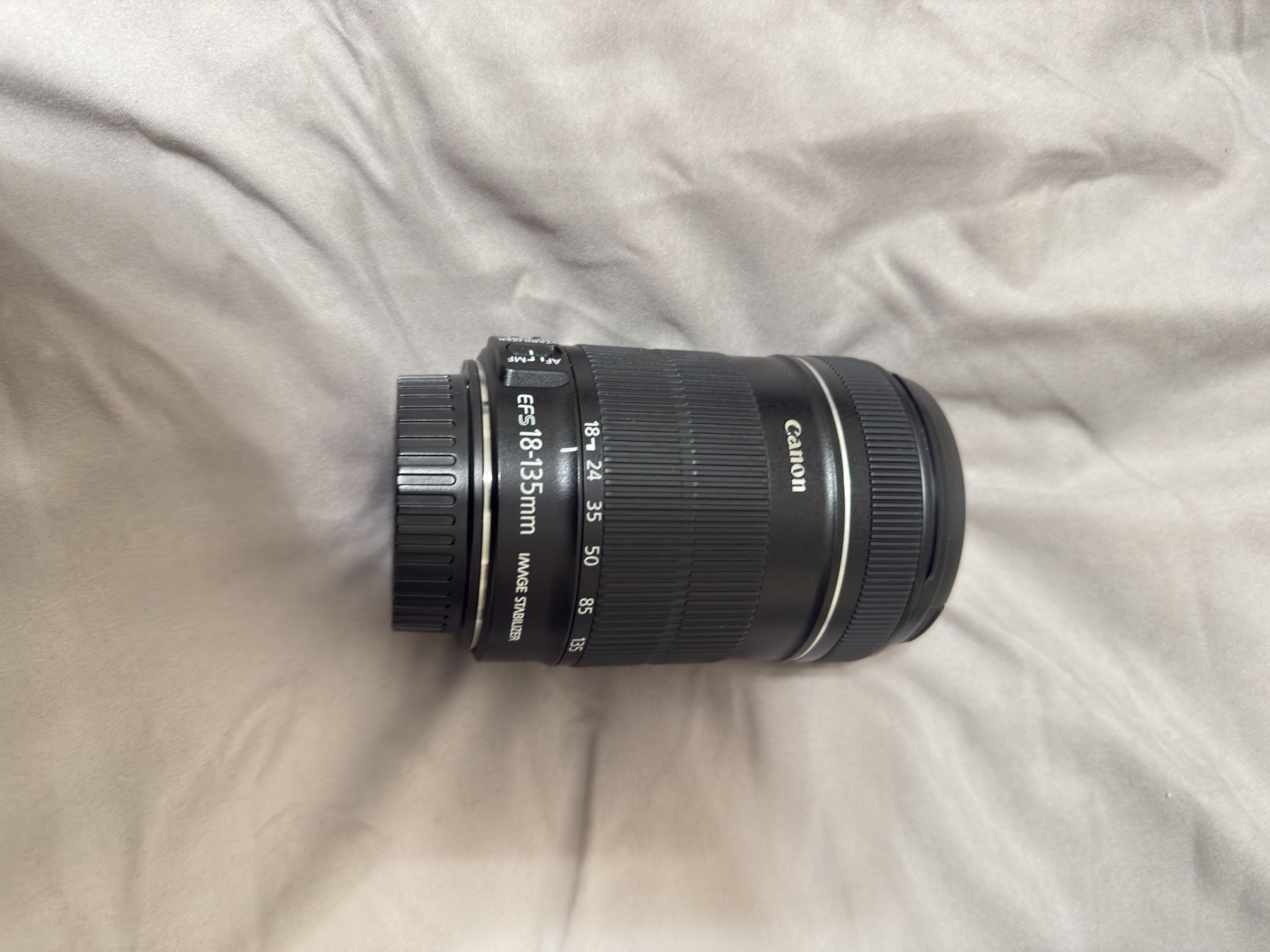 Canon Zoom lens EFS 18-135 mm 1:3.5-5.6 IS