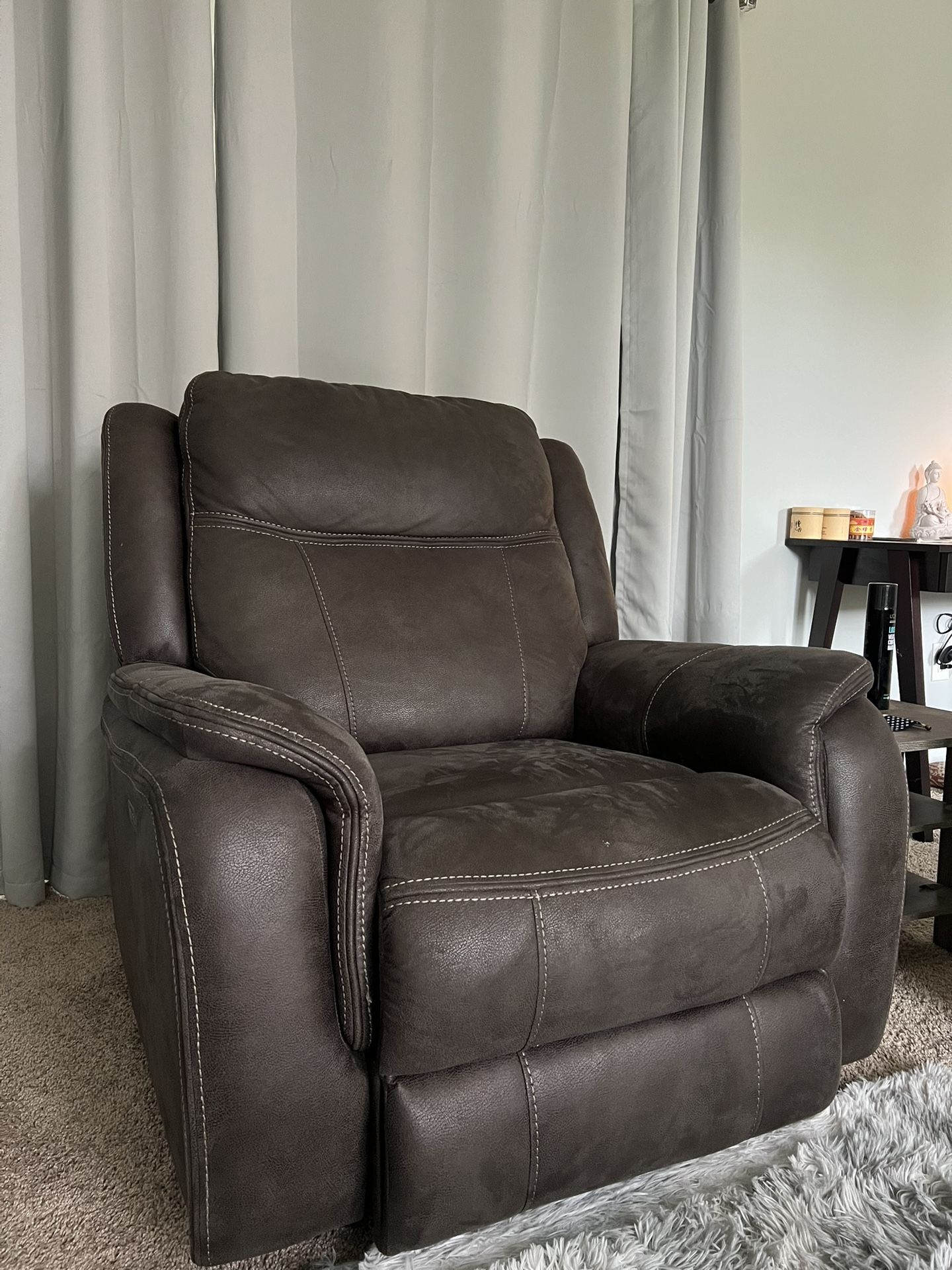 RECLINER CHAIR FOR SALE