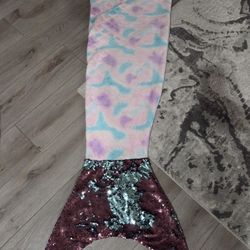 Mermaid tail light blanket. SUPER SOFT glam girl sequence. Pick-up Nuevo & Dunlap Rd. 92571