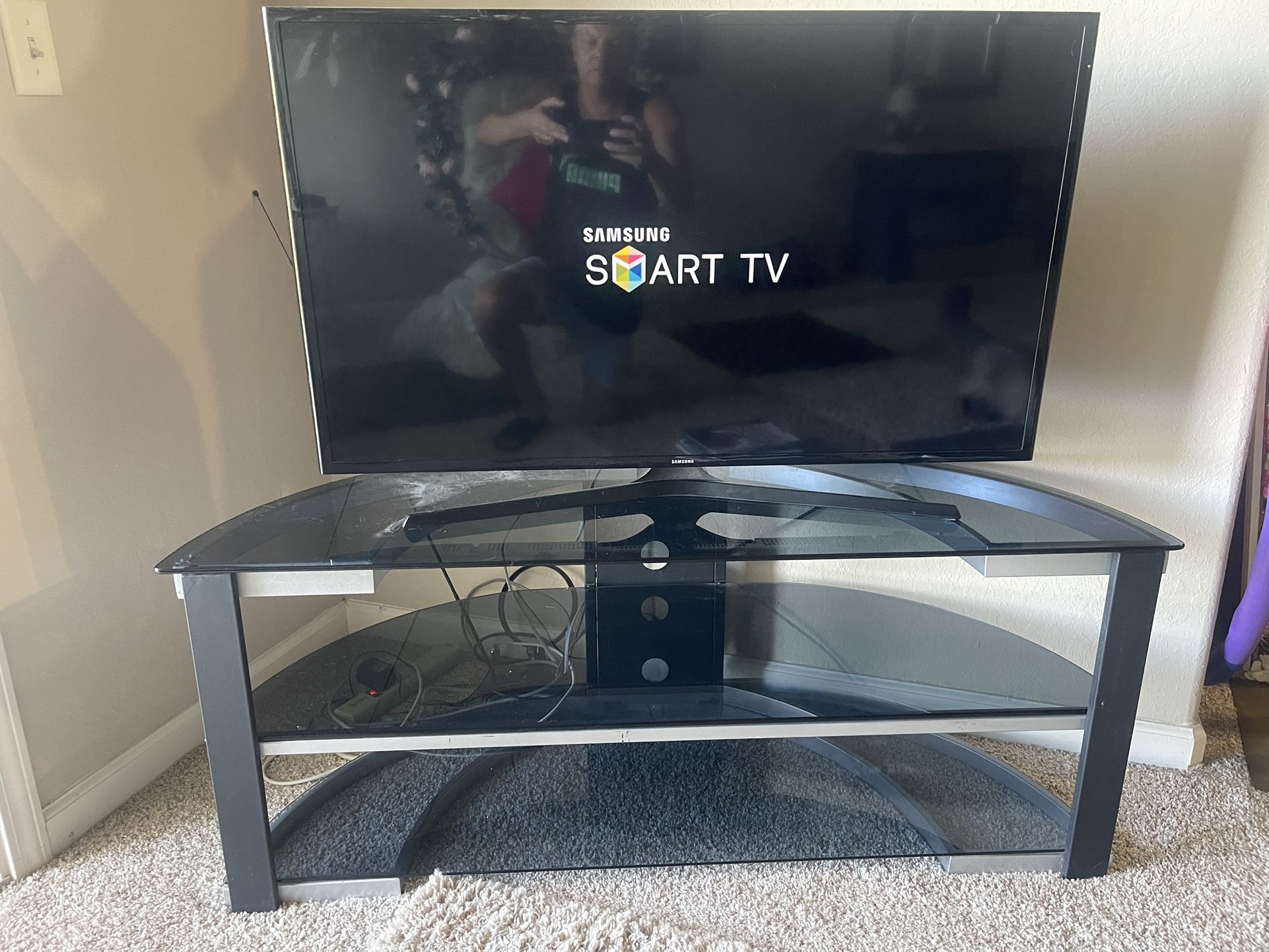 Samsung Smart 43’ And TV Stand