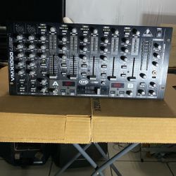 Behringer. Pro Mixer Mod VMX1000USB