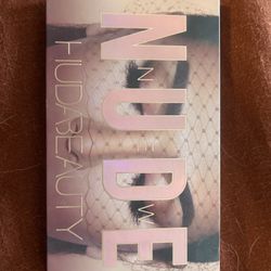 HUDA BEAUTY NUDE PALETTE