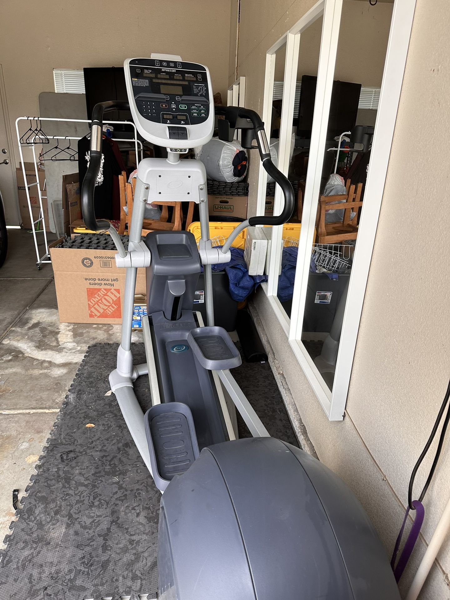 Precor Elliptical EFX 885