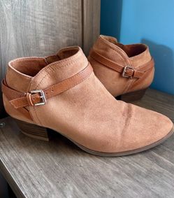 Old Navy Tan Suede Ankle Booties – Size 7