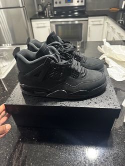 Black cat Jordan 4
