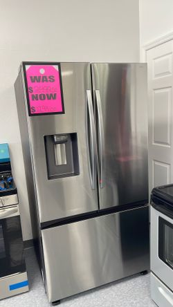 New Snatch And Dent Samsung 27 Cu Ft French Door Fridge. 1 Year Manufacturing Warranty 