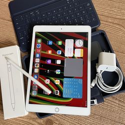 iPad 7th Generation  32GB WiFi + Cellular (Unlocked) with keyboard, pen & Accessories