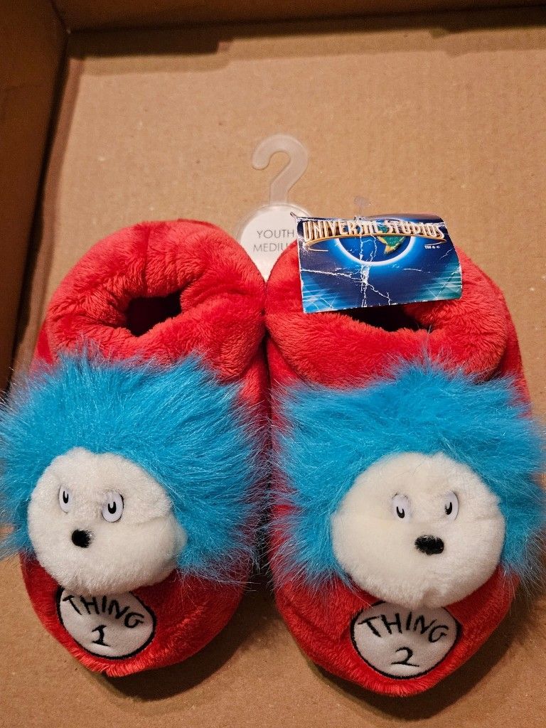 NEW  THING  I  2 YOUTH  MED SLIPPERS 