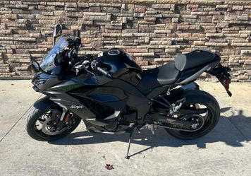 2025 Kawasaki Ninja 1100SX Metallic Black / Carbon Gray with green accents.
