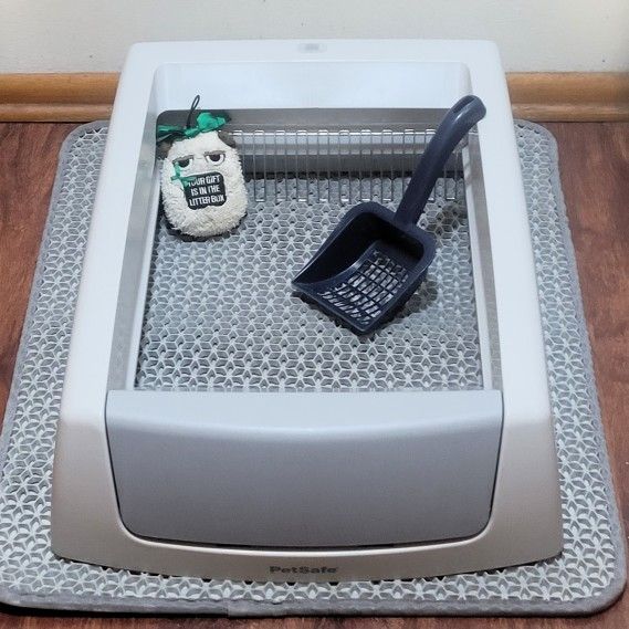 Self Cleaning Litter Box, Trapping Mat, Scoop, Toy, Litter Attractant