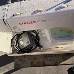 SINGER Esteem Sewing Machine 
