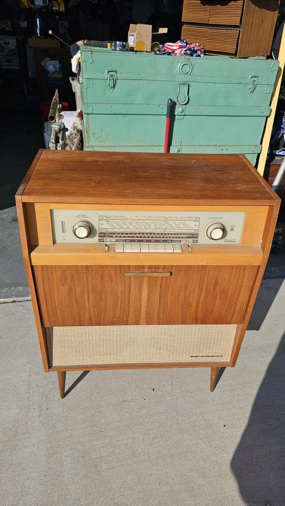 MCM 1958 Grundig Tube Radio & Record Player Working Excellent Condition