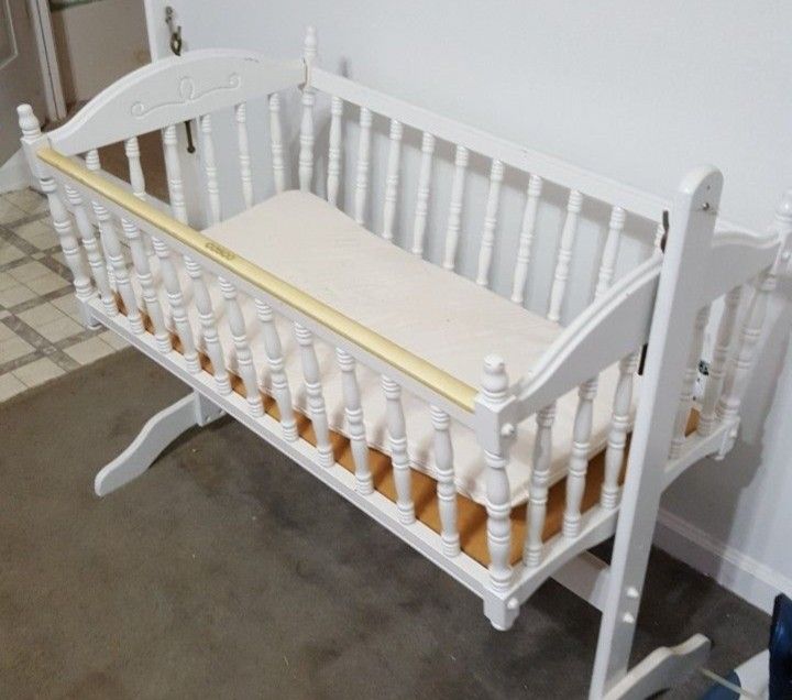 VINTAGE BASSINET