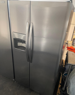 Deal: Frigidaire SxS Stainless w/ Ice Maker — Clean & Ready