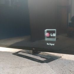 LG TV Year 2012 Everthing Is In Good Condition Asking 100