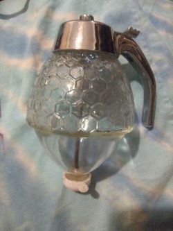Honey or syrup dispenser