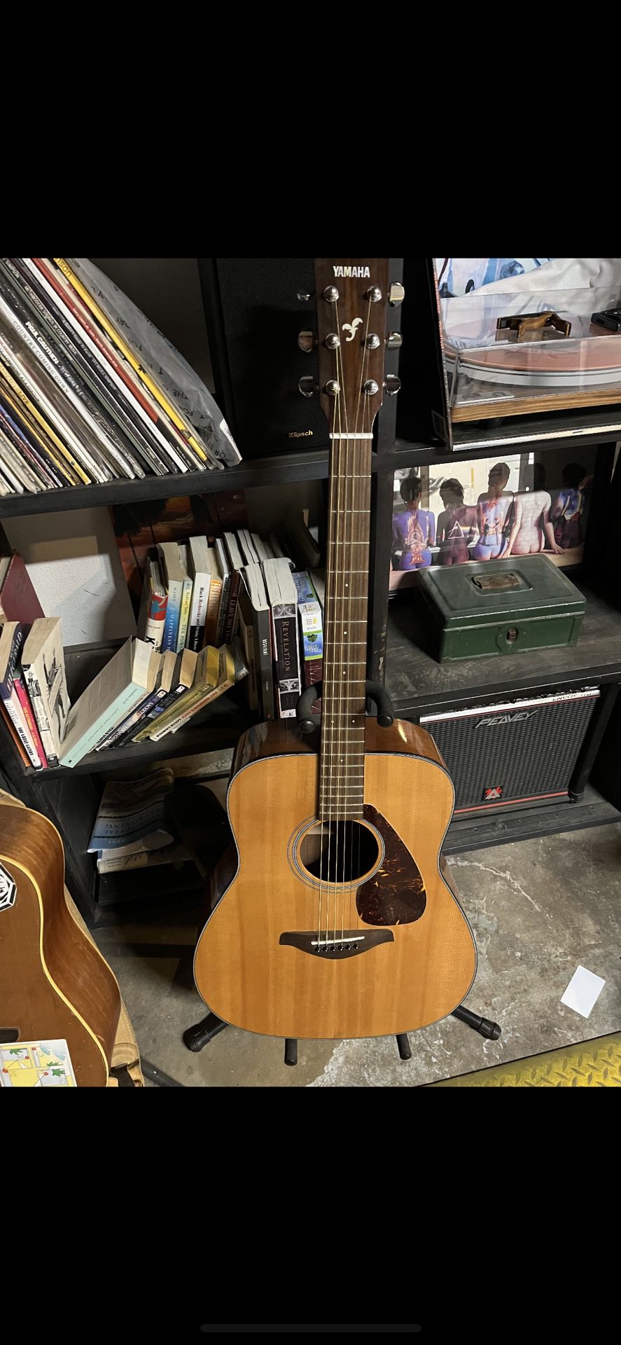 Acoustic guitar (Yamaha) 