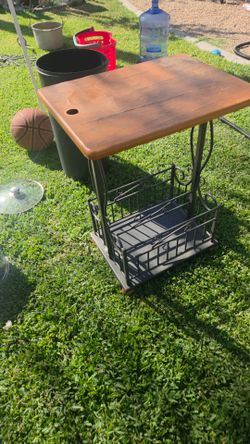 Metal vintage table with books organizer