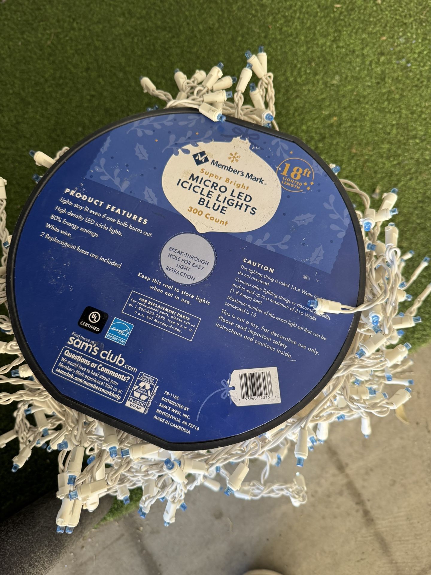 Member's Mark 300ct LED Icicle Lights, 18' Lighted Length