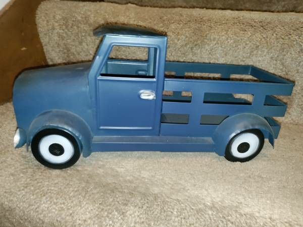 Metal Tabletop Truck Decor! ** New!