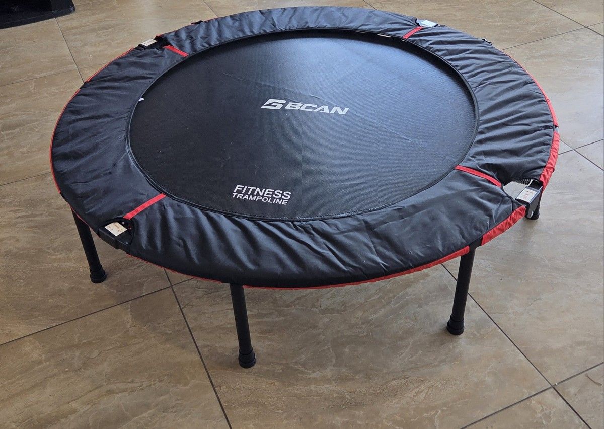 Fitness Trampoline With Adjustable Handles
