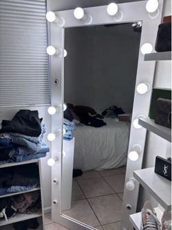 Vanity mirror