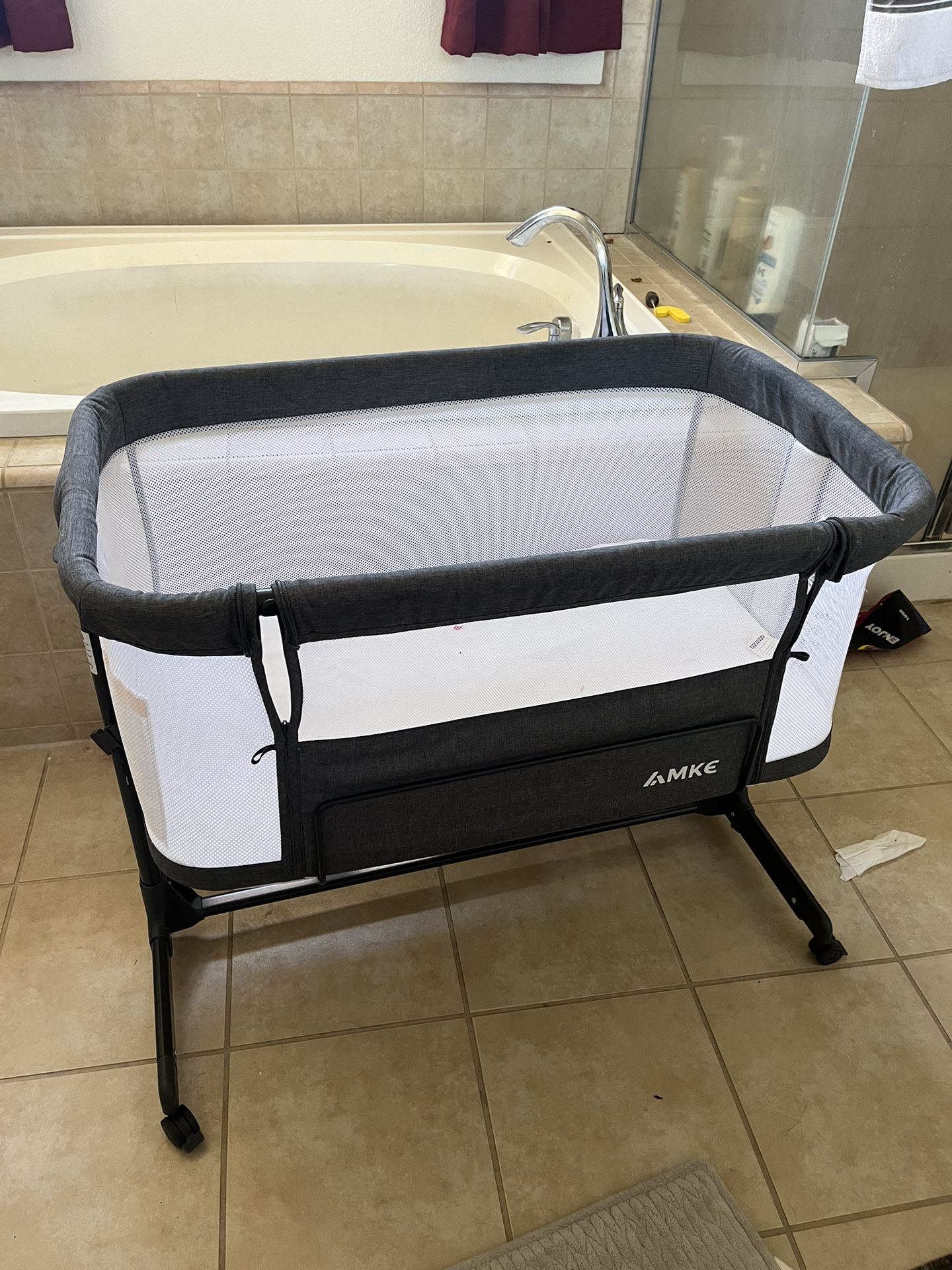 AMKE Baby Bassinets,All mesh Crib Portable for Safe Co-Sleeping,Adjustable Bedside Sleeper,Baby Bed