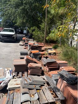 HUGE LOT OF ROOF TILES – CLAY & CONCRETE – MUST GO ASAP