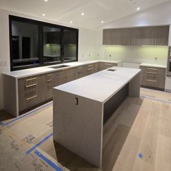 Countertop Installation & Slab Fabrication 