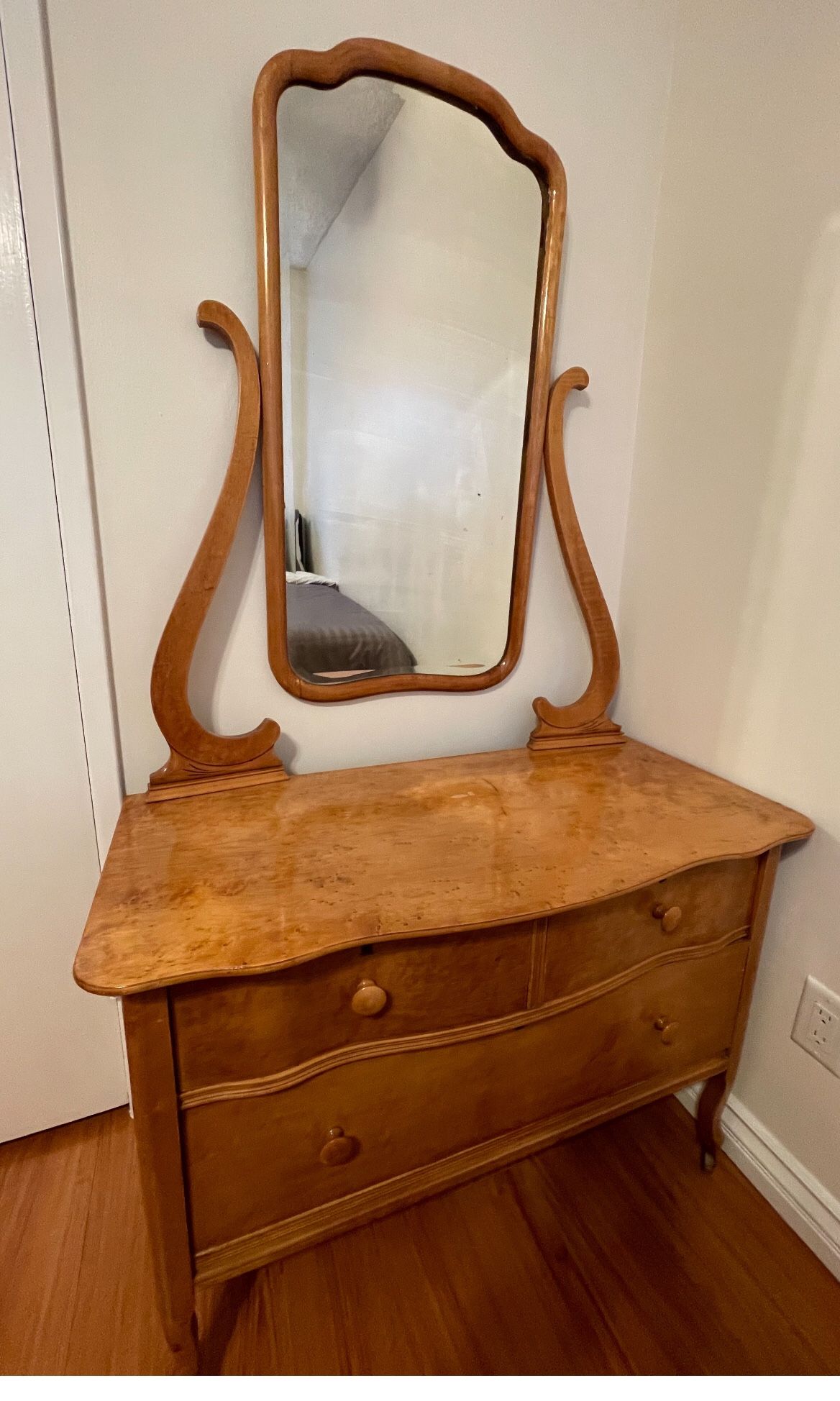 Antique Dresser / Vanity 