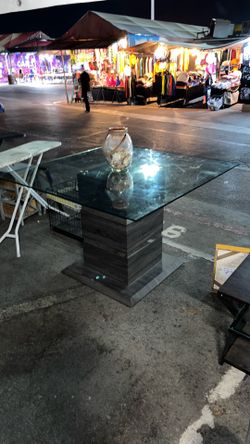 Dinning table and display glass
